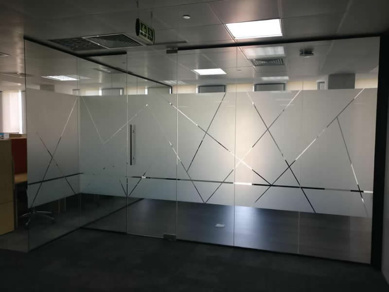 GLASS WALL PARTITIONING 4